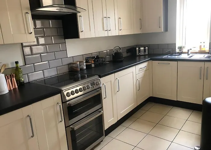 Hilltop House Is A Welcoming 2 Bedroom Property