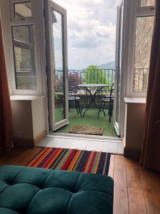 Hilltop House Is A Welcoming 2 Bedroom Holiday home