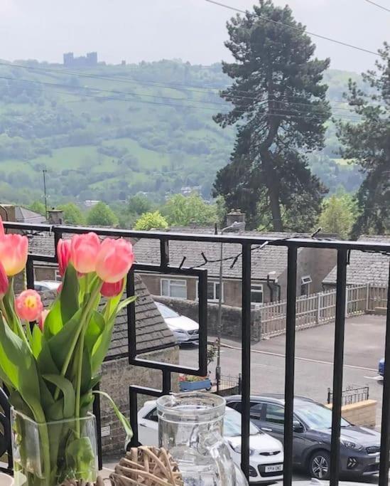 Hilltop House Is A Welcoming 2 Bedroom Holiday home