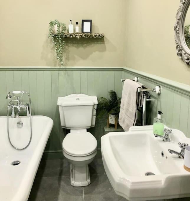 Hilltop House Is A Welcoming 2 Bedroom Matlock (Derbyshire)