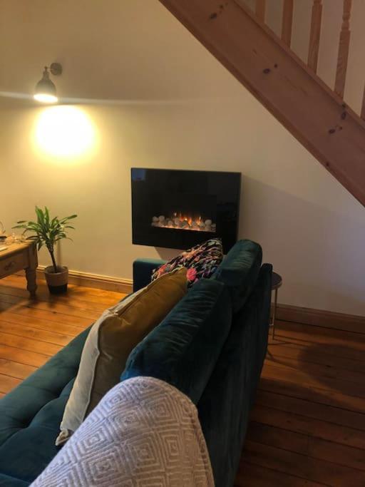 Hilltop House Is A Welcoming 2 Bedroom Holiday home