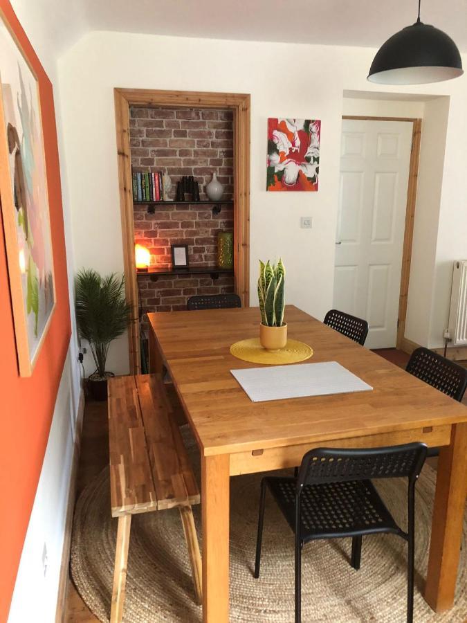 Hilltop House Is A Welcoming 2 Bedroom Holiday home *